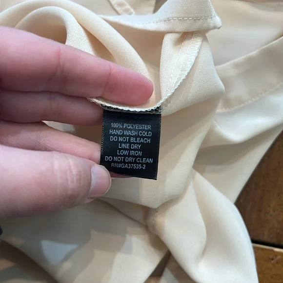 Cream Button Down Sleeveless Blouse From Monteau - Picture 6 of 6